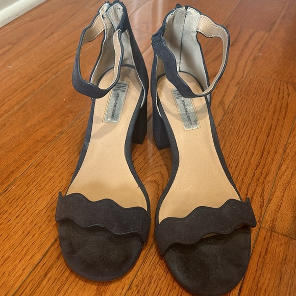 INC Hadwin Scallop Sandals - Picture 2 of 4